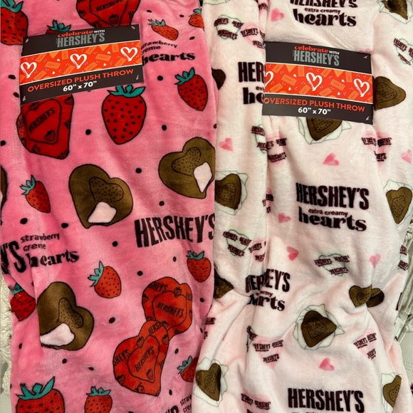 2 Hershey’s Chocolate Valentine’s Day Oversized Plush Throw set